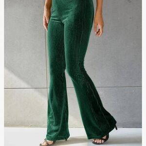 🍀New With Tags, Ribbed Green Velvet Bell Bottom Leggings, Large. Tight Waist